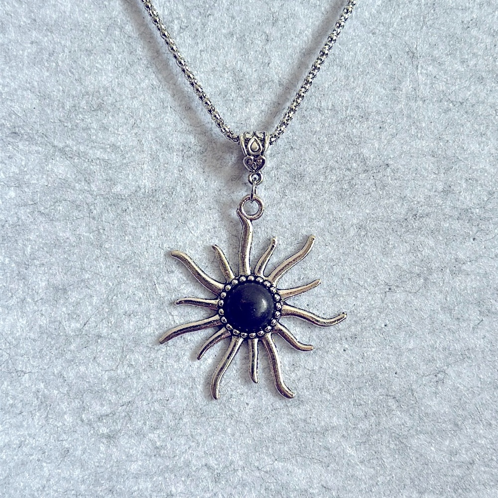 🆕 “Antique” Sun Semiprecious Stone Necklace